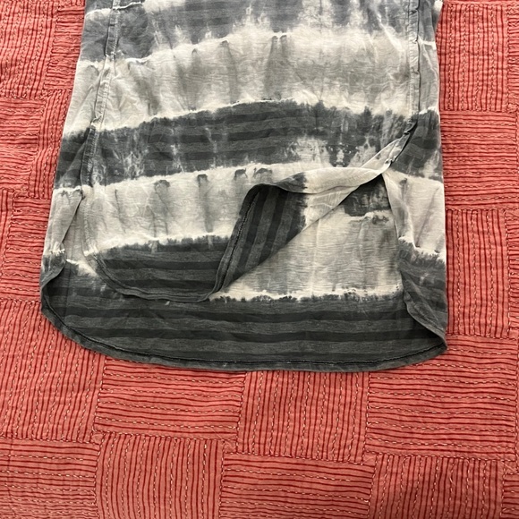 Women’s small Lord & Taylor tie dye with feminine cut - Picture 8 of 13